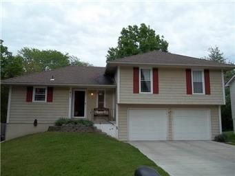 817 Cosby St, Liberty, MO 64068