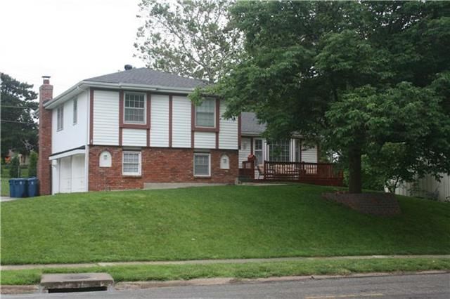 8201 Grant Ln, Overland Park, KS 66204