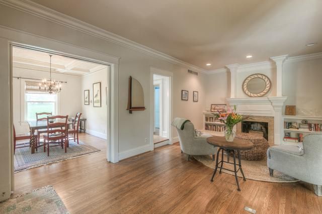 54 E 54th St, Kansas City, MO 64112