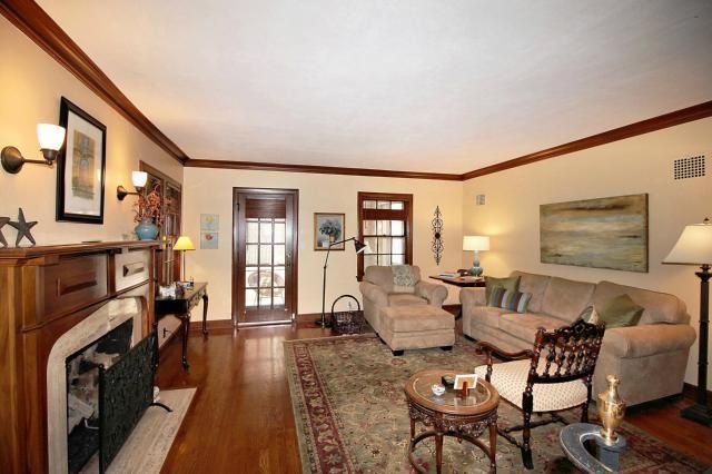 221 E 72nd St, Kansas City, MO 64114