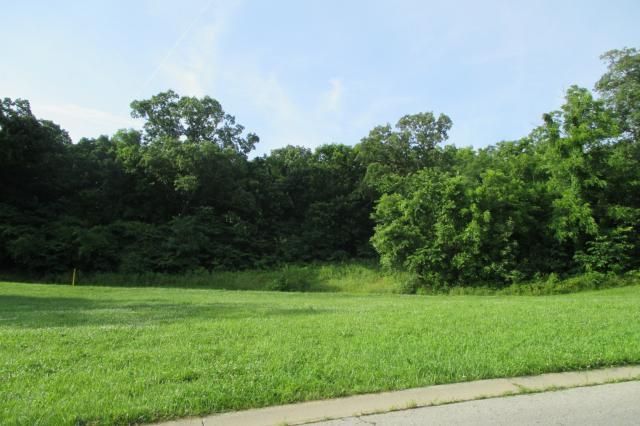 4945 S Park Ridge Dr, Independence, MO 64015