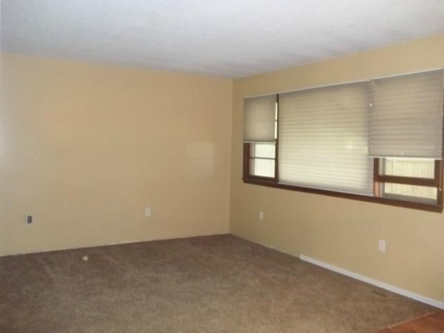 703 W 3rd Ave, Garnett, KS 66032