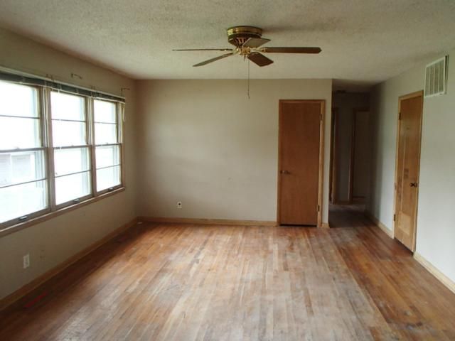 304 Hunt St, Wellsville, KS 66092
