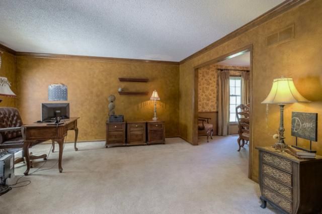 15207 Oakmont St, Overland Park, KS 66221