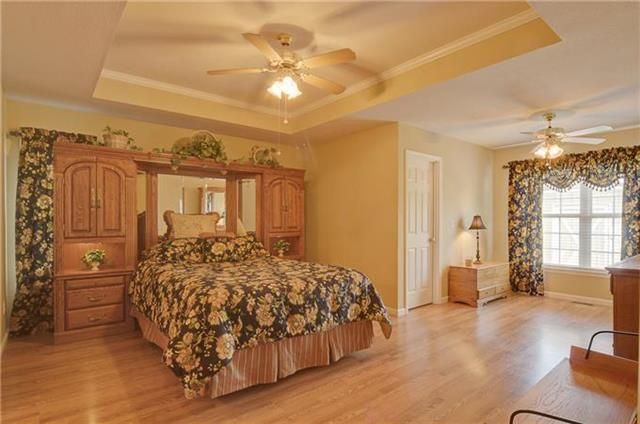 498 E 12 Ter, Tonganoxie, KS 66086