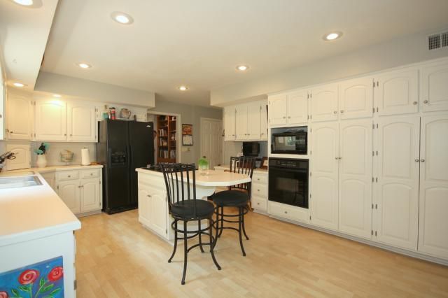 8336 N Wayne Ave, Kansas City, MO 64118