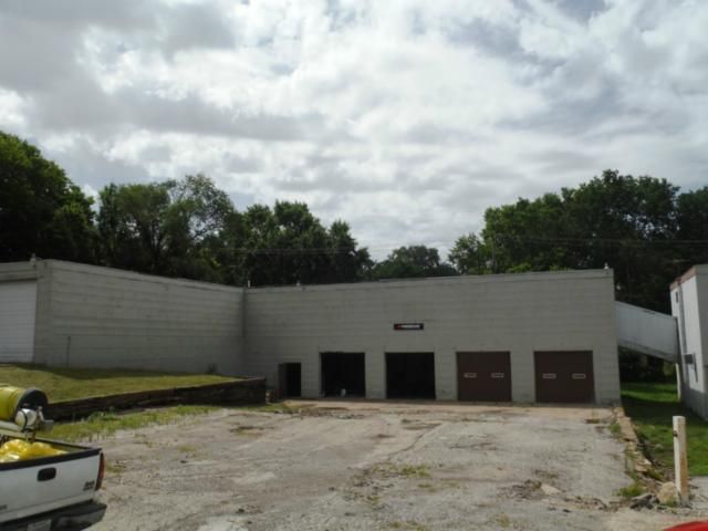 8525 Parallel Pw, Kansas City, KS 66112