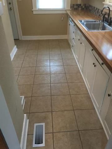8301 E 55th St, Kansas City, MO 64129