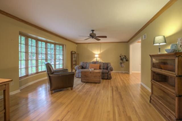 450 E 65th St, Kansas City, MO 64131