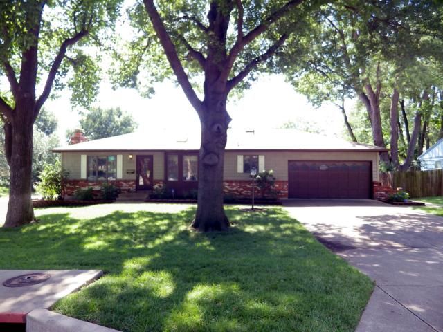 7220 Craig St, Overland Park, KS 66204