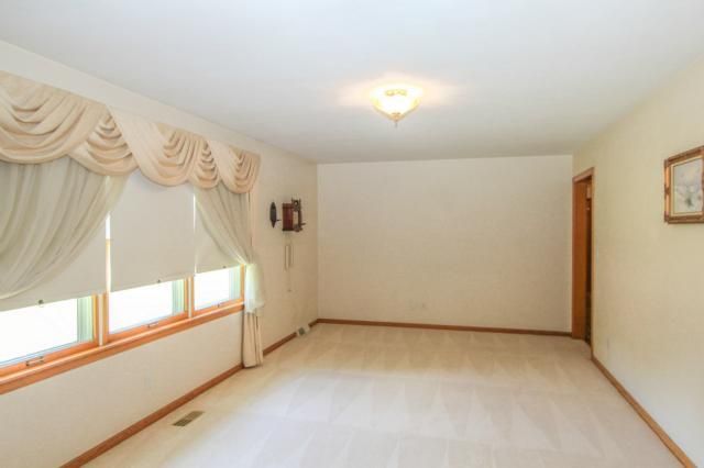 9106 E 51st Ter, Kansas City, MO 64133