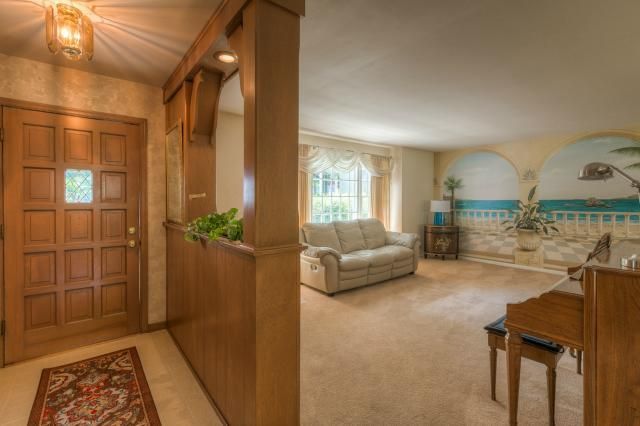 9645 Mohawk Dr, Overland Park, KS 66206