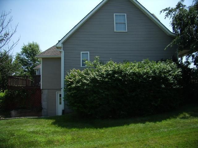 106 Somerset Dr, Gower, MO 64454
