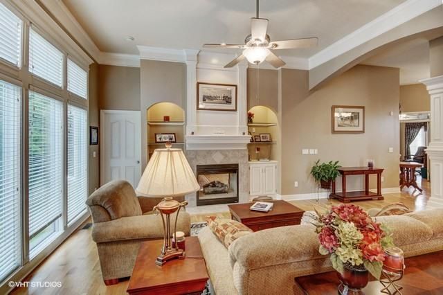 10808 St Clair Ct, Kansas City, MO 64154