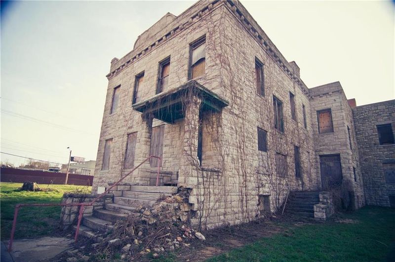 1826 Forest Ave, Kansas City, MO 64108