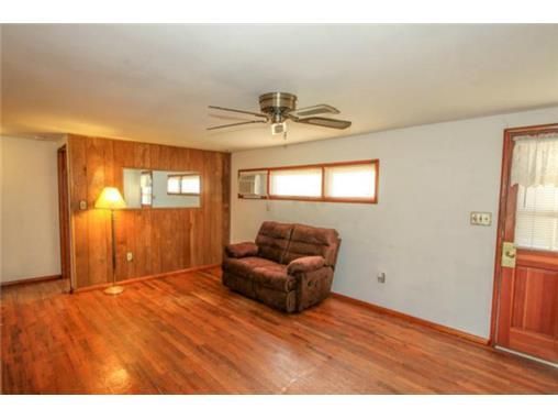 7105 N Flora Ave, Gladstone, MO 64118