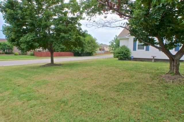 214 S Huntsman Blvd, Raymore, MO 64083