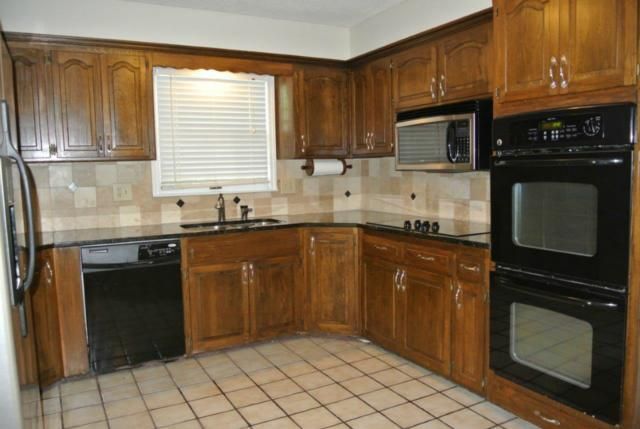 9809 Craig Dr, Overland Park, KS 66212