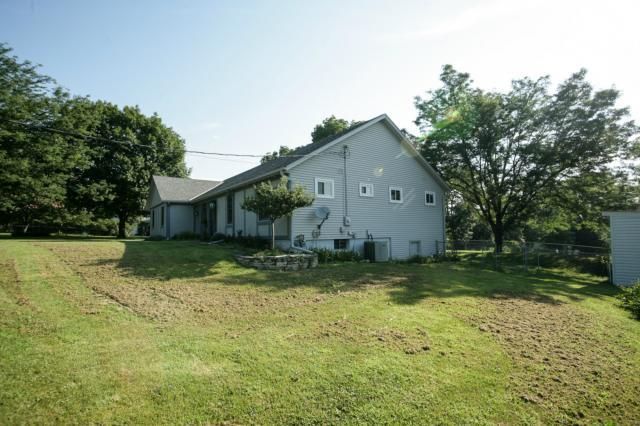 9107 Holmes Rd, Kansas City, MO 64131