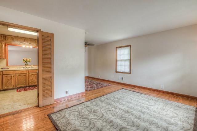 508 E 90th St, Kansas City, MO 64131