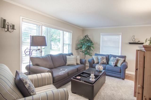 6708 Hadley St, Overland Park, KS 66204