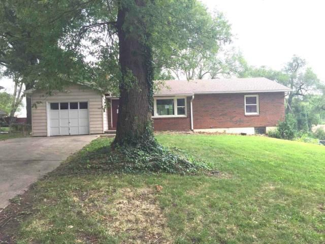 100 NW 65th St, Gladstone, MO 64118