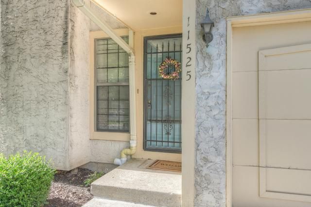 11525 W 113th St, Overland Park, KS 66210