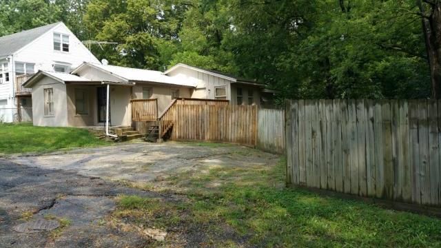 925 S Hawthorne Ave, Independence, MO 64052
