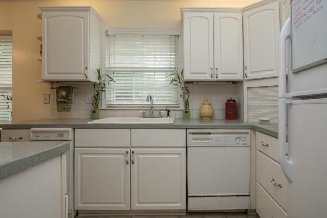 8218 Summit St, Kansas City, MO 64114