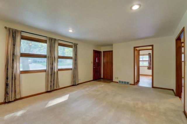 7218 Conser Dr, Overland Park, KS 66204