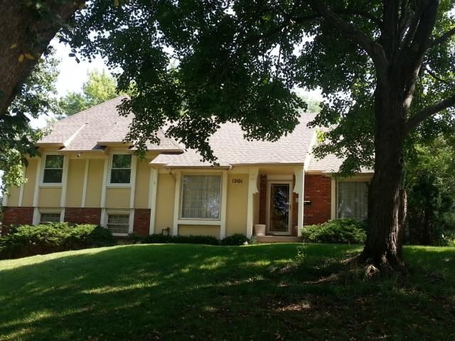 12101 Summit St, Kansas City, MO 64145