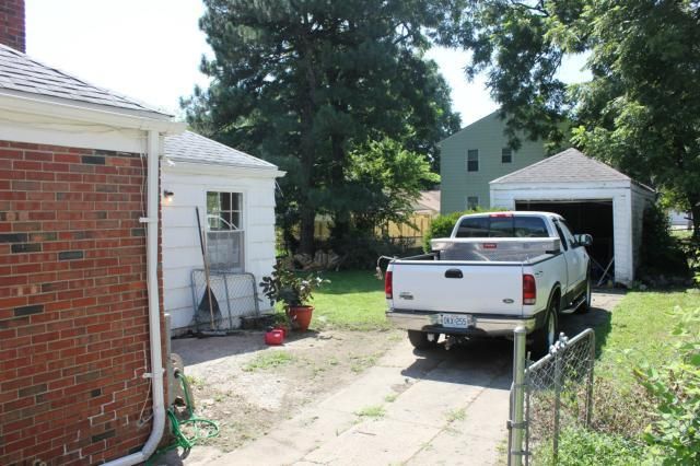 805 E 75th St, Kansas City, MO 64131