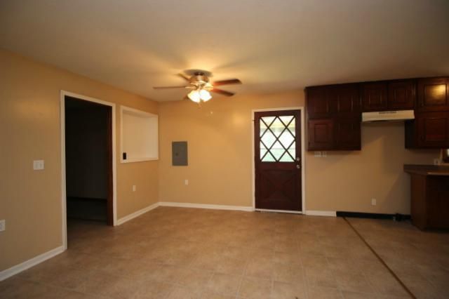 7921 Ditzler Ave, Raytown, MO 64138