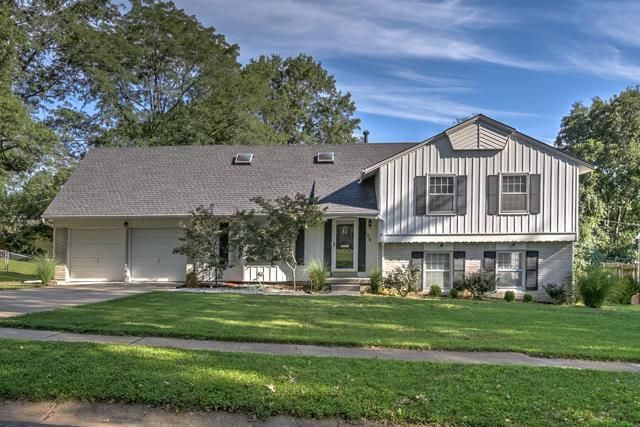 106 E 114th Ter, Kansas City, MO 64114