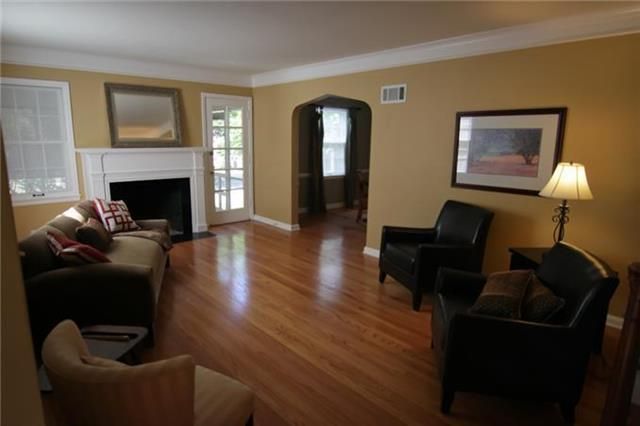 400 E 73rd Ter, Kansas City, MO 64131