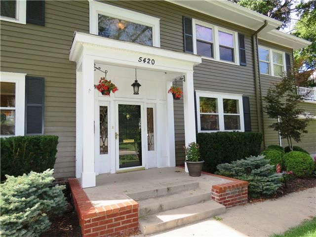 5420 Locust St, Kansas City, MO 64110