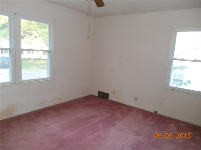 808 NE 46th St, Kansas City, MO 64116