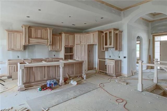 11621 W 158th St, Overland Park, KS 66221