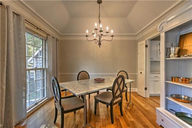 9904 Perry Dr, Overland Park, KS 66212