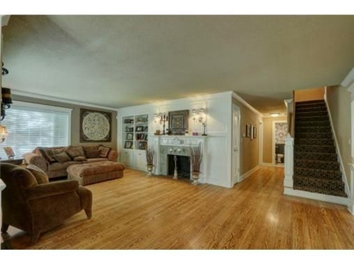 6212 Ward Pw, Kansas City, MO 64113