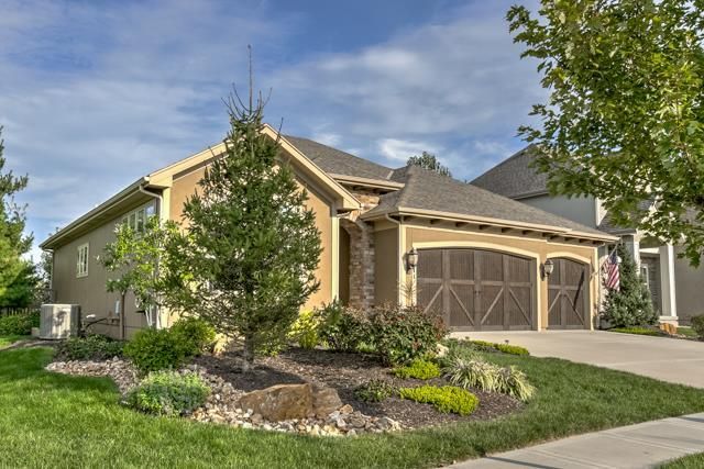 15511 Valley View Dr, Overland Park, KS 66223