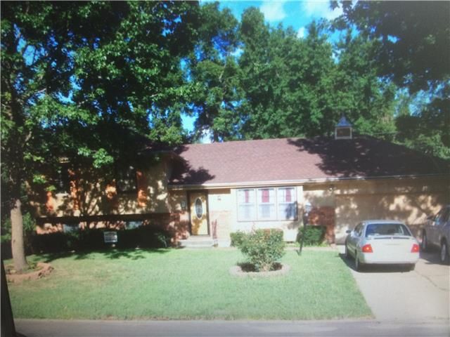 8405 Arlington Ave, Raytown, MO 64138