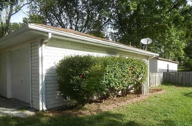 713 4th St, Belton, MO 64012