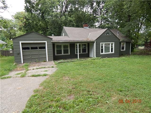 8005 Harris Ave, Raytown, MO 64138