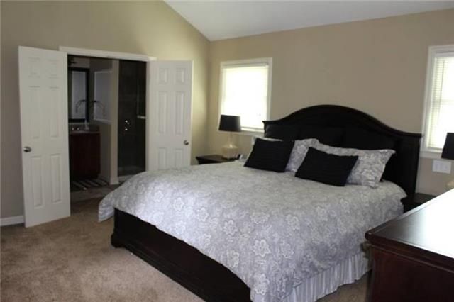 11319 Summit St, Kansas City, MO 64114