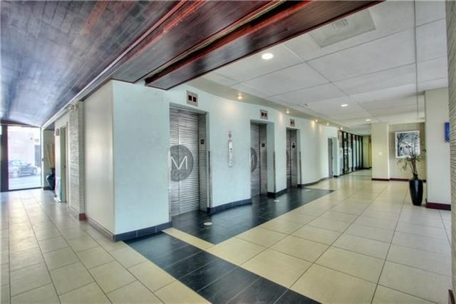 700 E 8th St #11 O, Kansas City, MO 64106