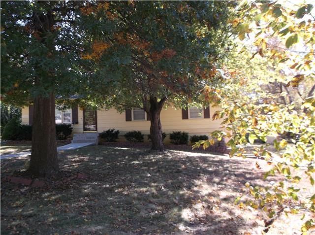 701 Osage St, Harrisonville, MO 64701