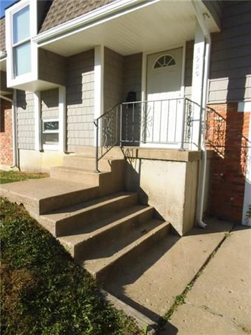 5920 Westridge Rd, Kansas City, MO 64133