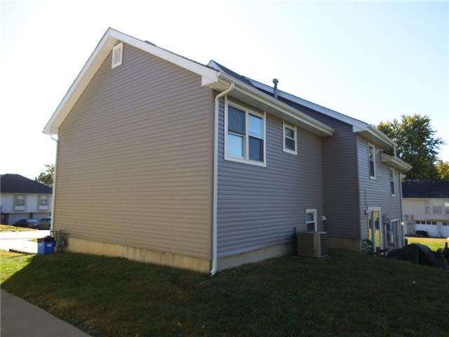 5920 Westridge Rd, Kansas City, MO 64133