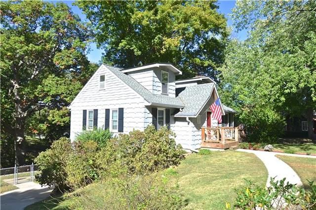 212 NE Circle Dr, Kansas City, MO 64116